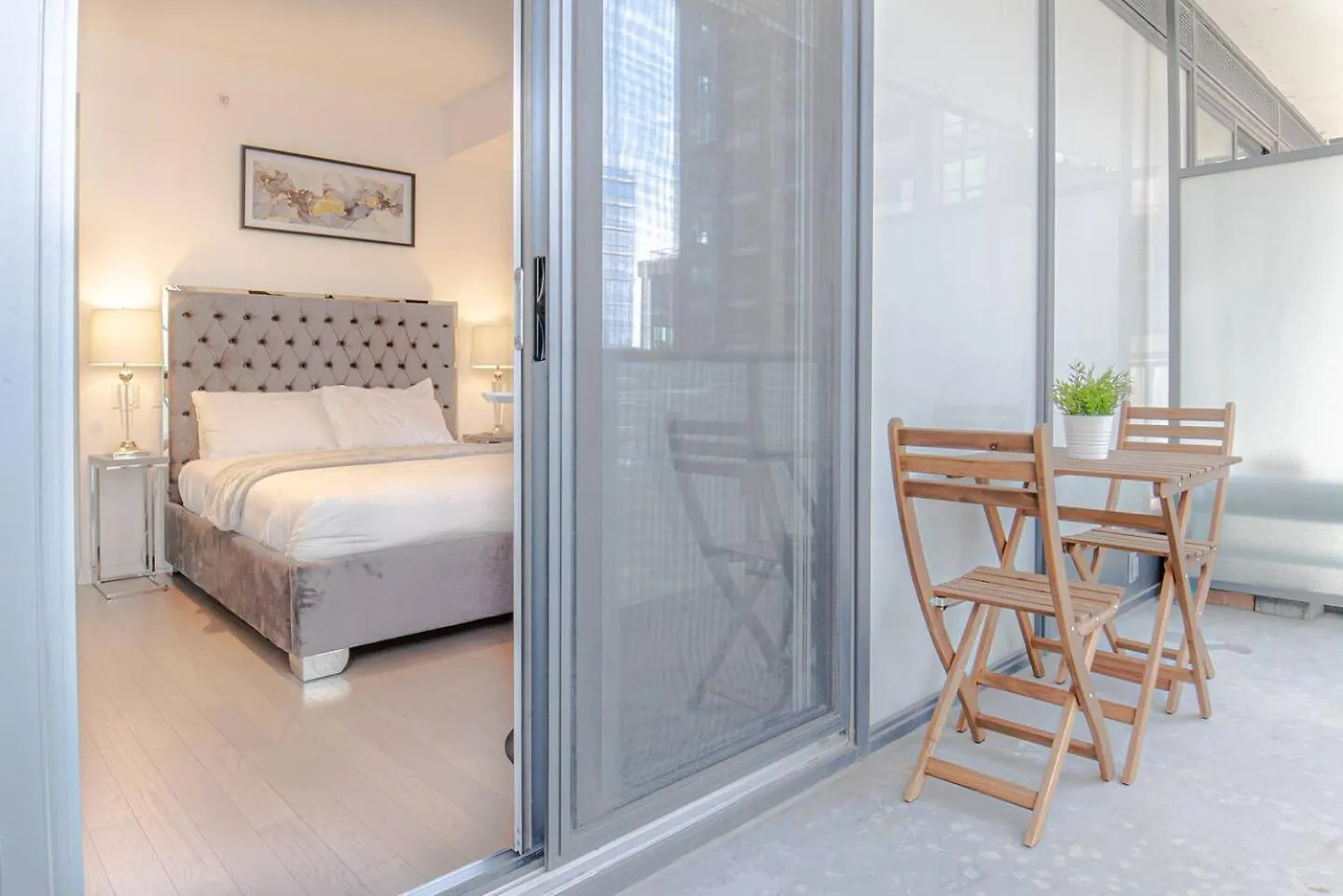 Vip Spacious 1 Plus Den At Heart Of Toronto - 231 Fort York Blvd - Free Parking 0*,  Canada