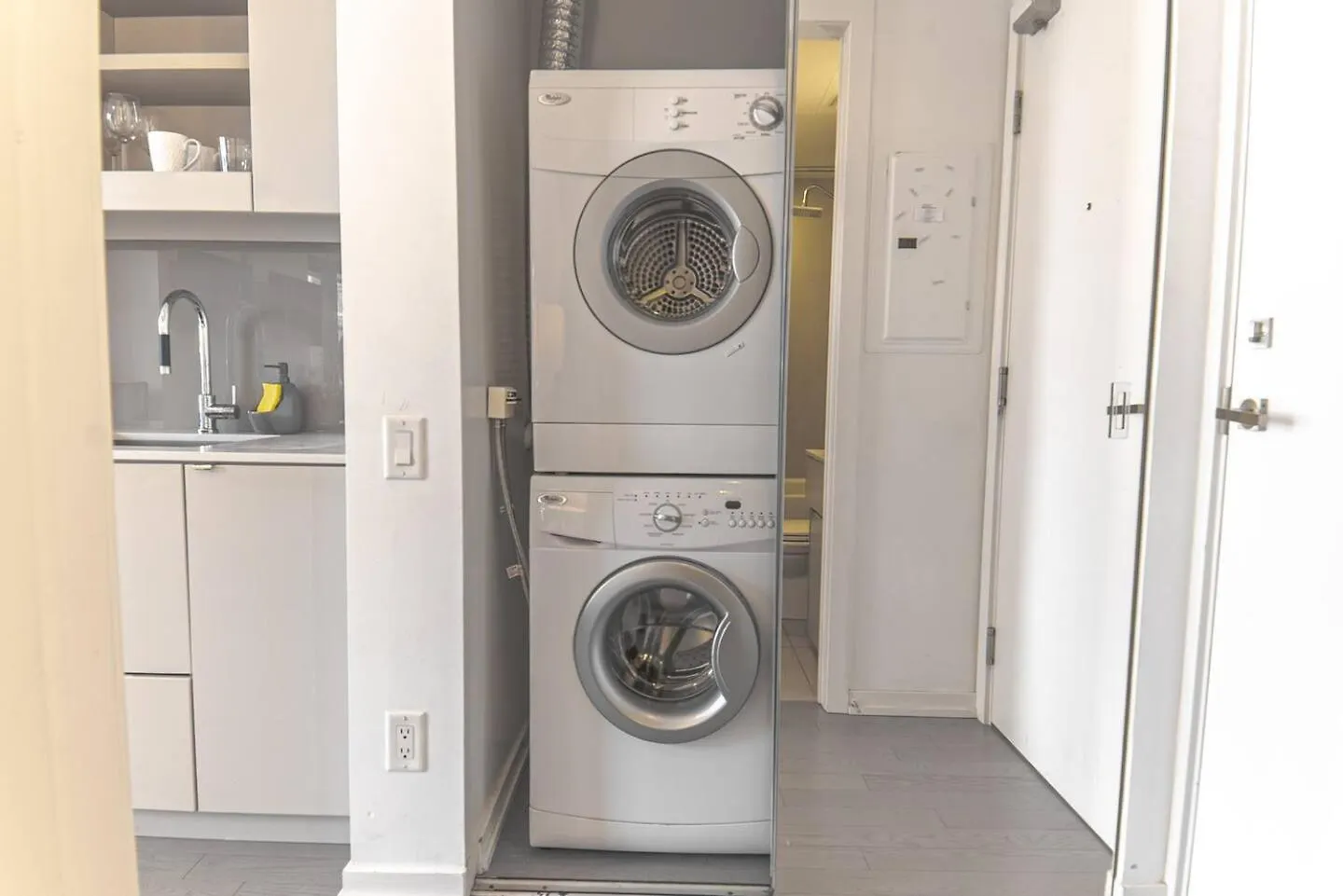 Vip Spacious 1 Plus Den At Heart Of Toronto - 231 Fort York Blvd - Free Parking Apartment