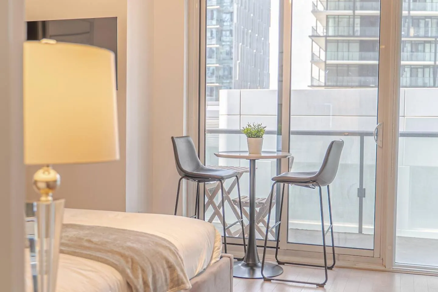 Apartment Vip Spacious 1 Plus Den At Heart Of Toronto - 231 Fort York Blvd - Free Parking Canada