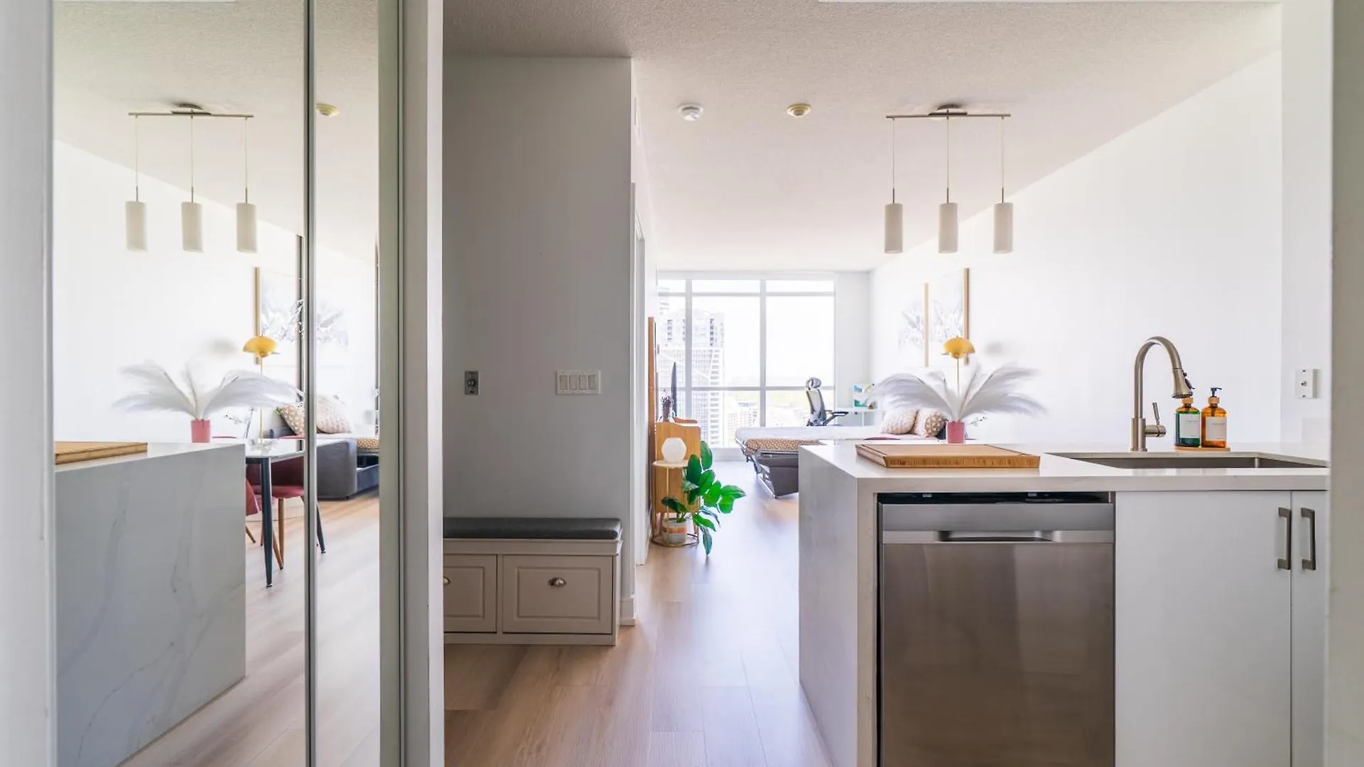 Vip Spacious 1 Plus Den At Heart Of Toronto - 231 Fort York Blvd - Free Parking Canada