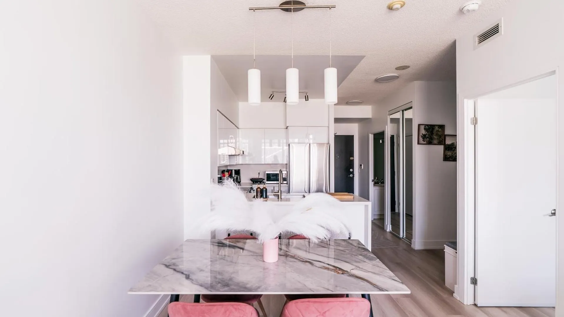 Vip Spacious 1 Plus Den At Heart Of Toronto - 231 Fort York Blvd - Free Parking