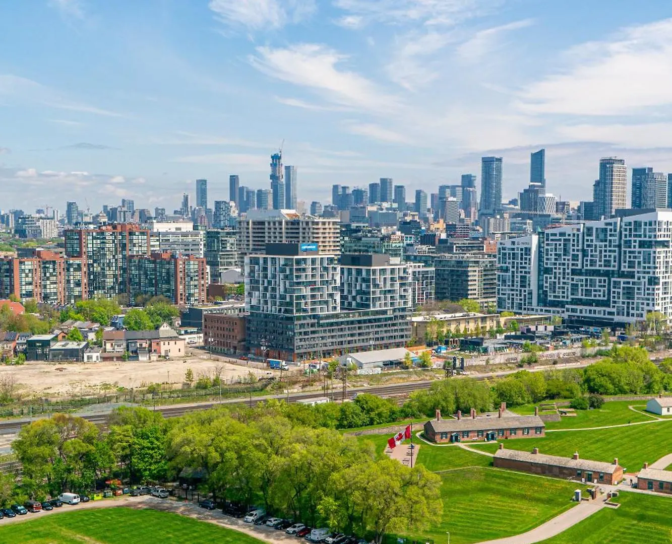 Apartment Vip Spacious 1 Plus Den At Heart Of Toronto - 231 Fort York Blvd - Free Parking