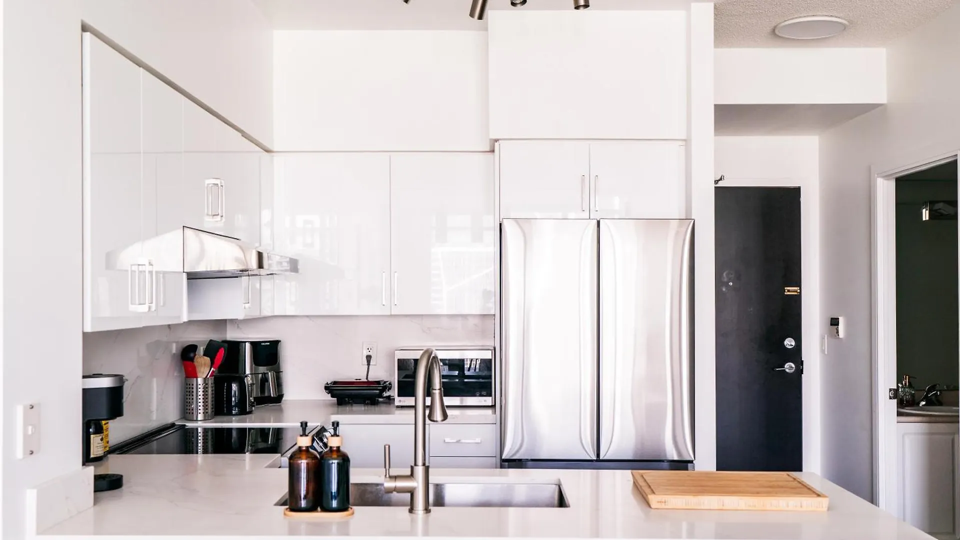 Vip Spacious 1 Plus Den At Heart Of Toronto - 231 Fort York Blvd - Free Parking Apartment